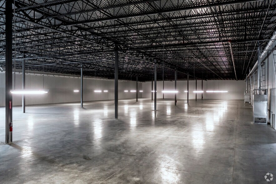 More Photos Of 8787 Snouffer School Rd, Gaithersburg Warehouse For Lease