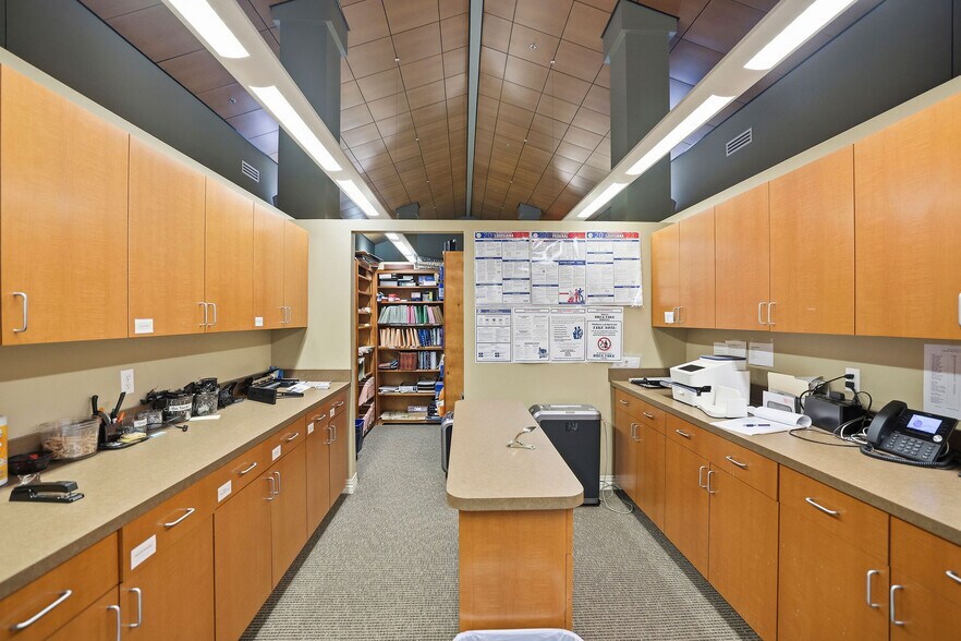 More Photos Of 68031 Capital Trace Row, Mandeville Office For Sale