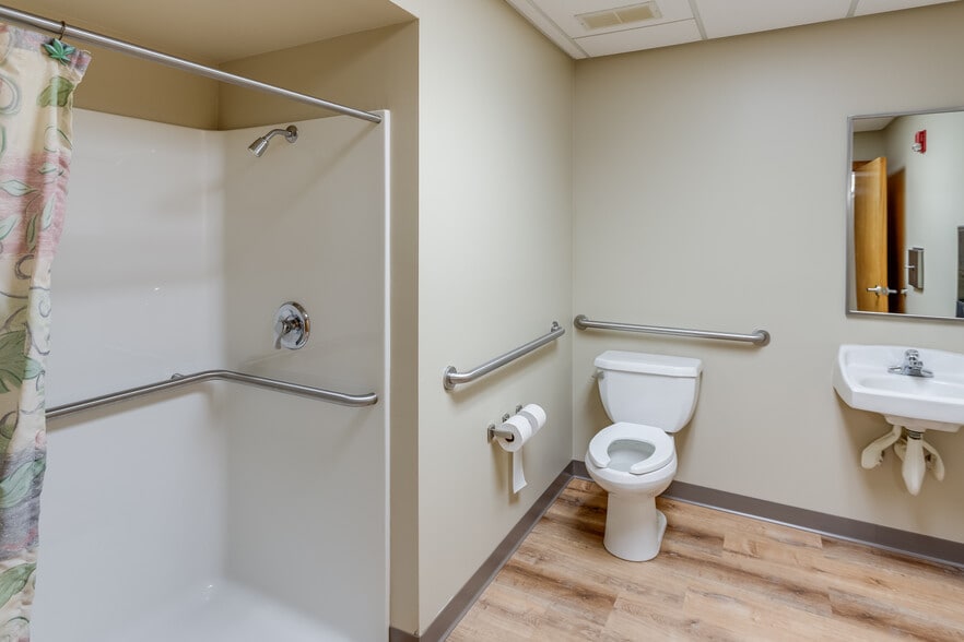 More Photos Of 138 N Main St, Canton Healthcare For Sale