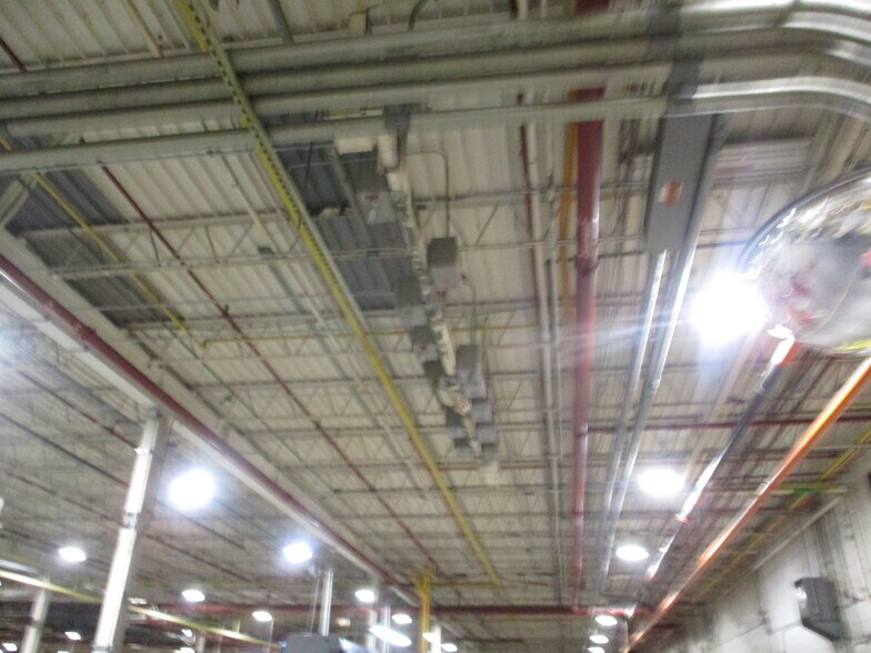 More Photos Of 2800 Estes St, Norton Shores Manufacturing For Sale