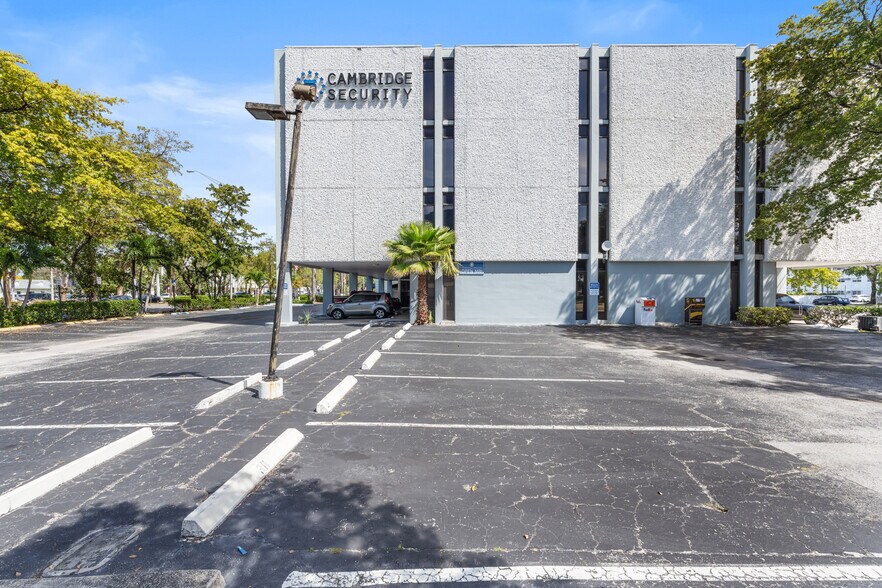 More Photos Of 5100 N Federal Hwy, Fort Lauderdale Office For Sale