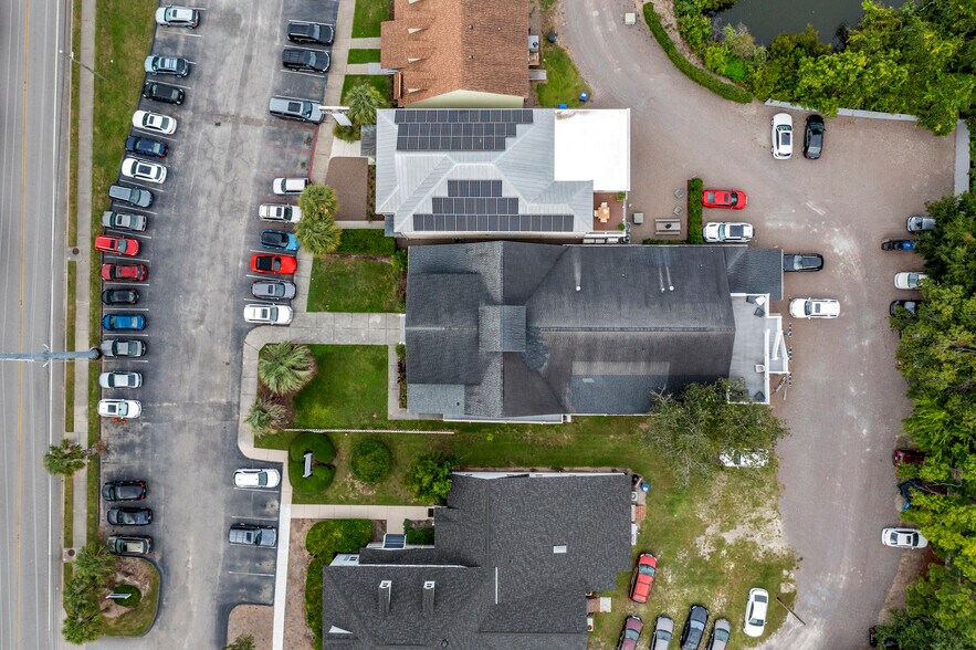 More Photos Of 816 Johnnie Dodds Blvd, Mount Pleasant Office For Sale
