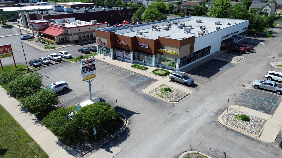 More Photos Of 154-186 W Maple Rd, Troy Unknown For Lease
