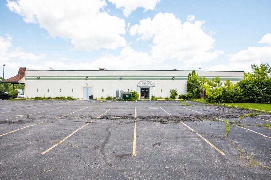 More Photos Of 5238-5246 Lapeer Rd, Burton Unknown For Lease