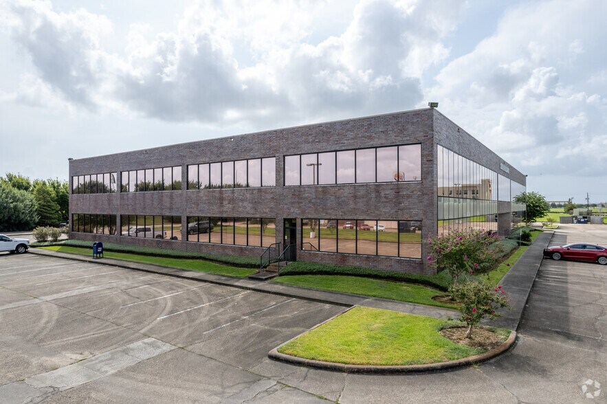 More Photos Of 1200 Highway 146 S, La Porte Office For Lease