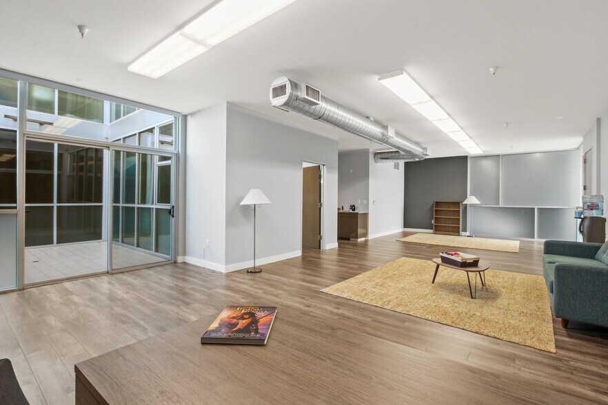 More Photos Of 2332 Cotner Ave, Los Angeles Loft Creative Space For Lease