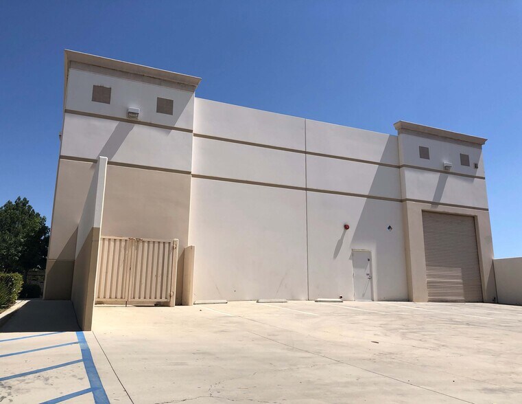 More Photos Of 18537 Collier Ave, Lake Elsinore Warehouse For Lease
