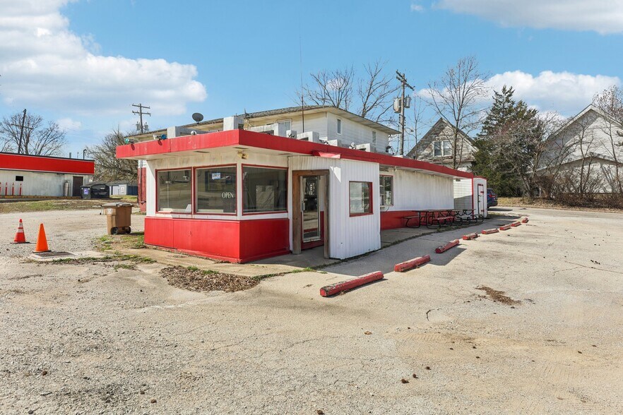 More Photos Of 201 Dearborn St, Hillsboro General Retail For Sale