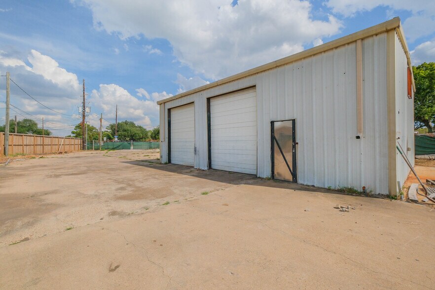 More Photos Of 7830 Highway 90A, Sugar Land Warehouse For Lease