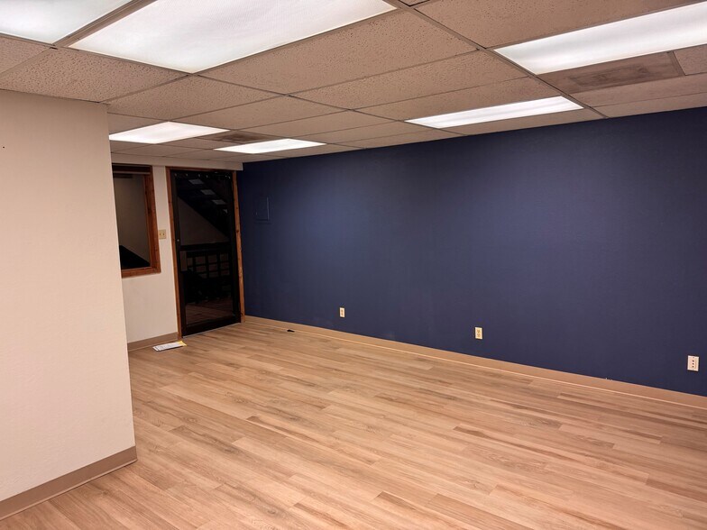 More Photos Of 502 Main St, Carbondale General Retail For Lease