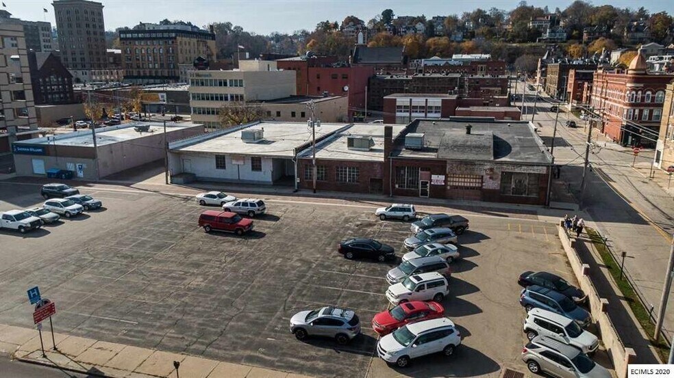 More Photos Of 1084 Iowa St, Dubuque Light Manufacturing For Lease