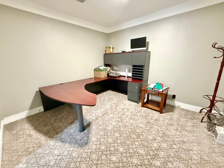 More Photos Of 208 N Gloster St, Tupelo Office For Sale