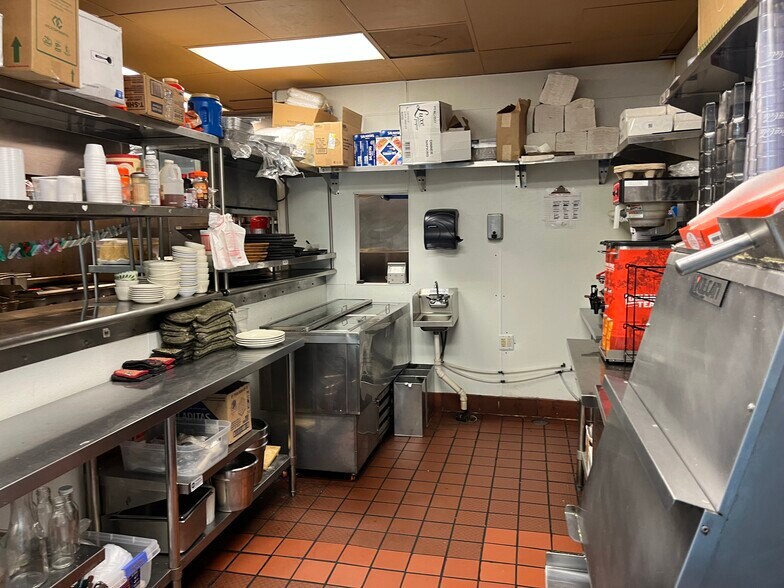 More Photos Of 805 Old Fort Pky, Murfreesboro Freestanding For Lease