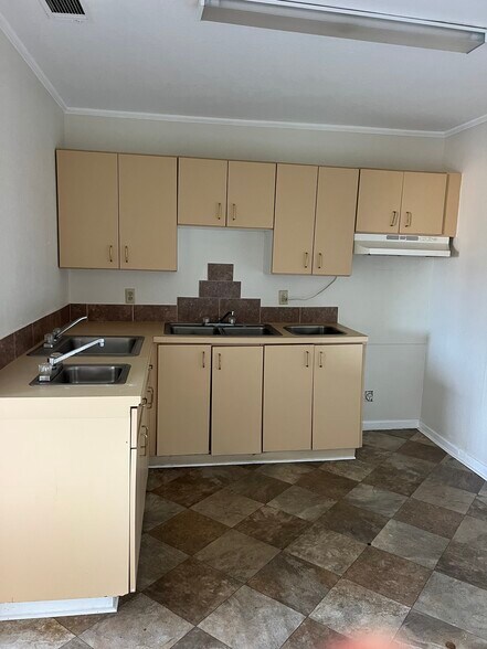 More Photos Of 134 NW Burk St, Lake City Daycare Center For Lease