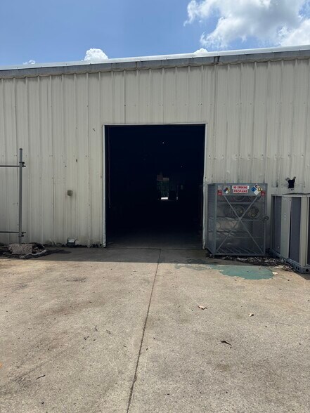 More Photos Of 1922 Elm Tree Dr, Nashville Distribution For Sale