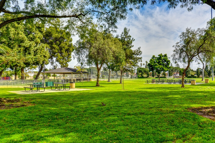 More Photos Of 10919 Pioneer Blvd, Santa Fe Springs Apartments For Sale