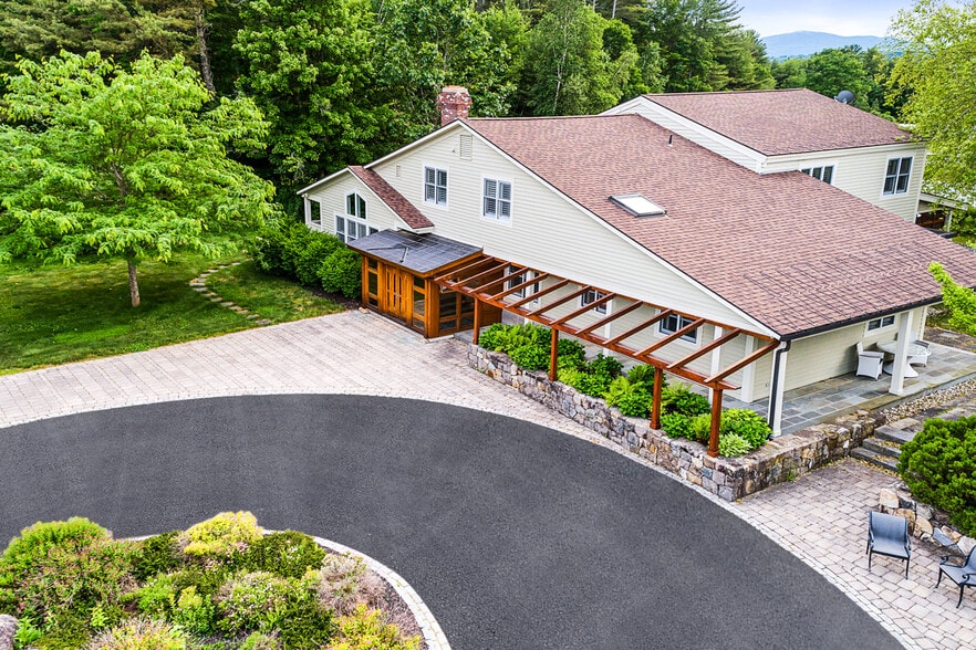 More Photos Of 16 Burke Rd, Peterborough Specialty For Sale