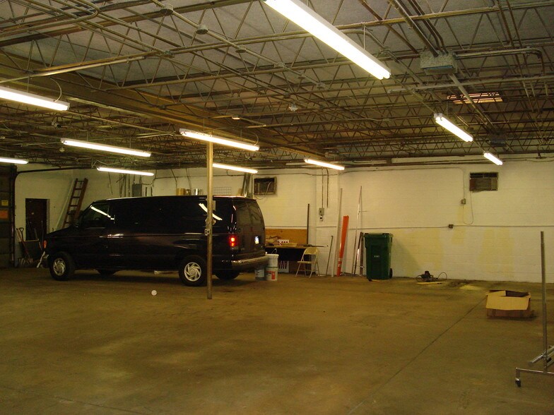 More Photos Of 1100-1104 E Berks St, Philadelphia Flex For Lease