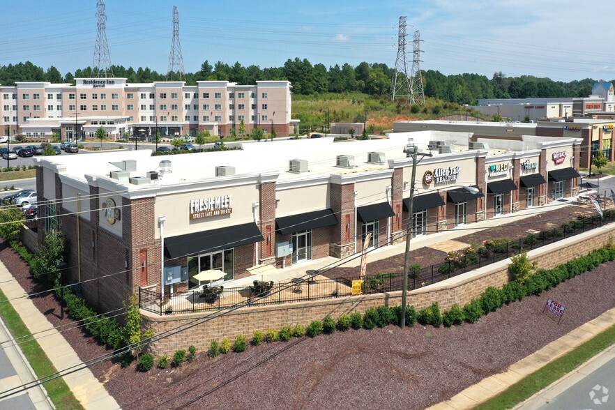 More Photos Of 3872-3894 Oxford Station Way, Winston-Salem Storefront Retail Office For Lease
