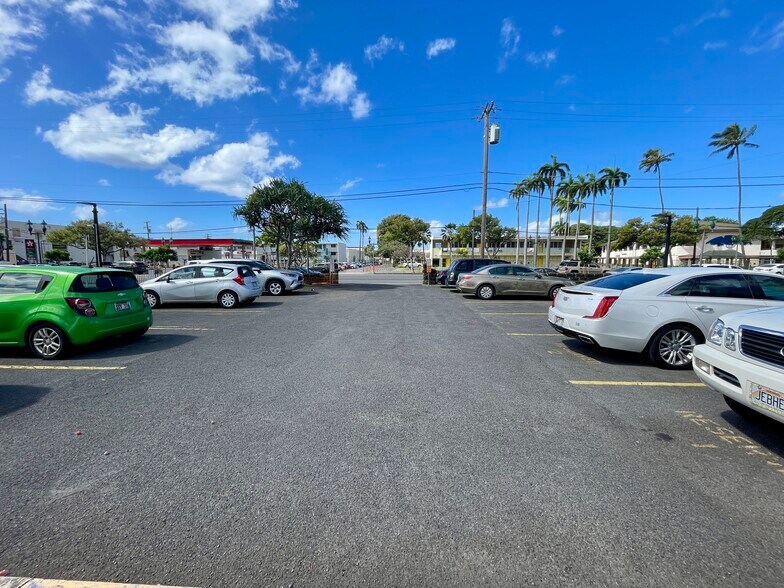 More Photos Of 766 N King St, Honolulu Office For Lease