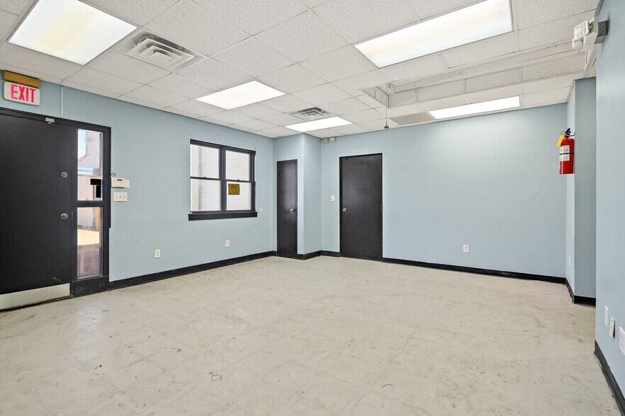 More Photos Of 918 Pulaski Hwy, Havre De Grace Warehouse For Lease