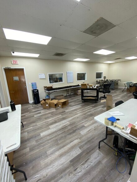 More Photos Of 7620-7640 Tyler Blvd, Mentor Warehouse For Lease