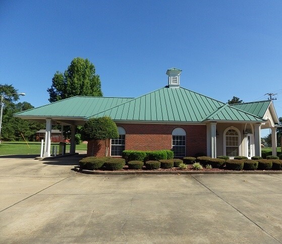 More Photos Of 1149 E Church Hill Rd, West Point Freestanding For Lease