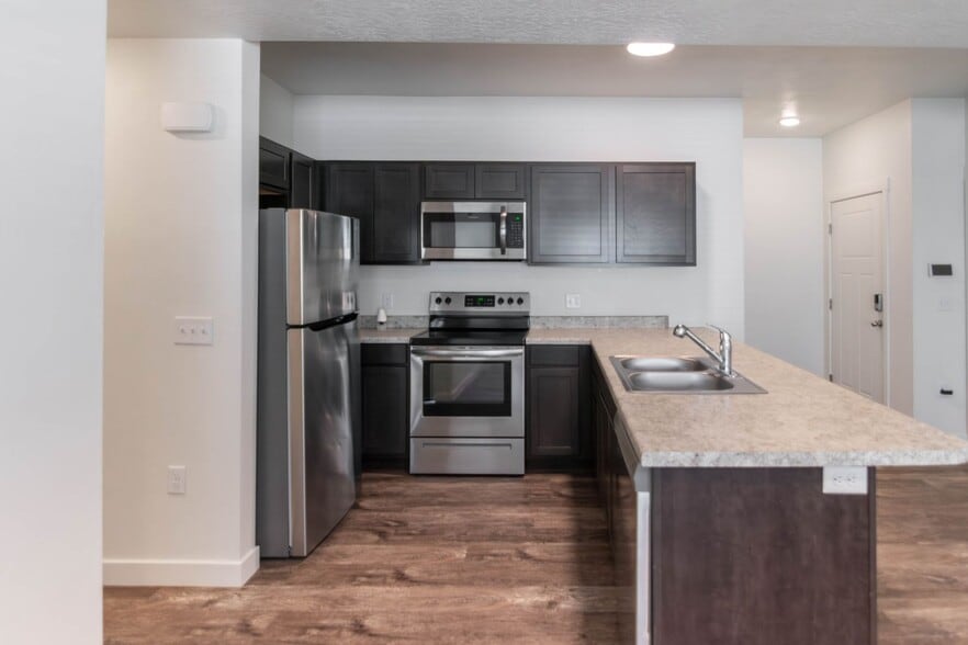 More Photos Of 7337 W Louden Grove Dr, Magna Apartments For Sale