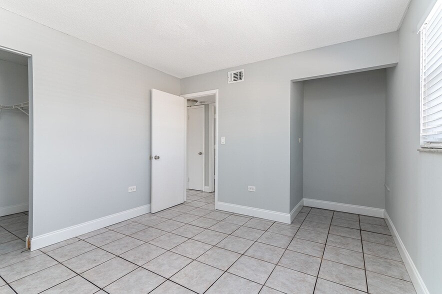 More Photos Of 999 W Prospect Rd, Oakland Park Apartments For Sale