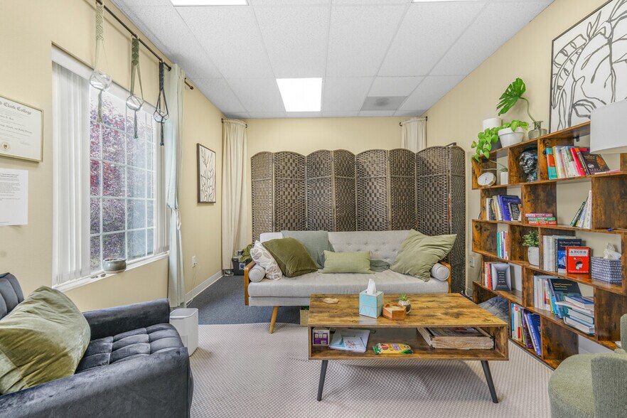 More Photos Of 9407 NE Vancouver Mall Dr, Vancouver Medical For Sale