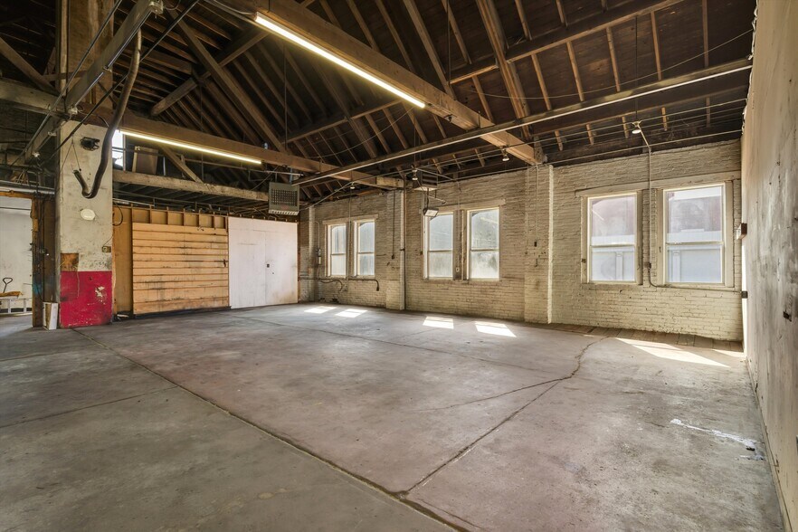 More Photos Of 201 N 2nd St, Raton Auto Repair For Sale