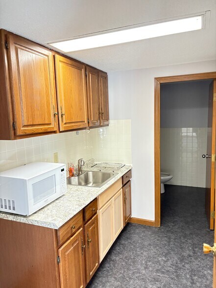 More Photos Of 86 Elm St, Hopkinton Flex For Lease