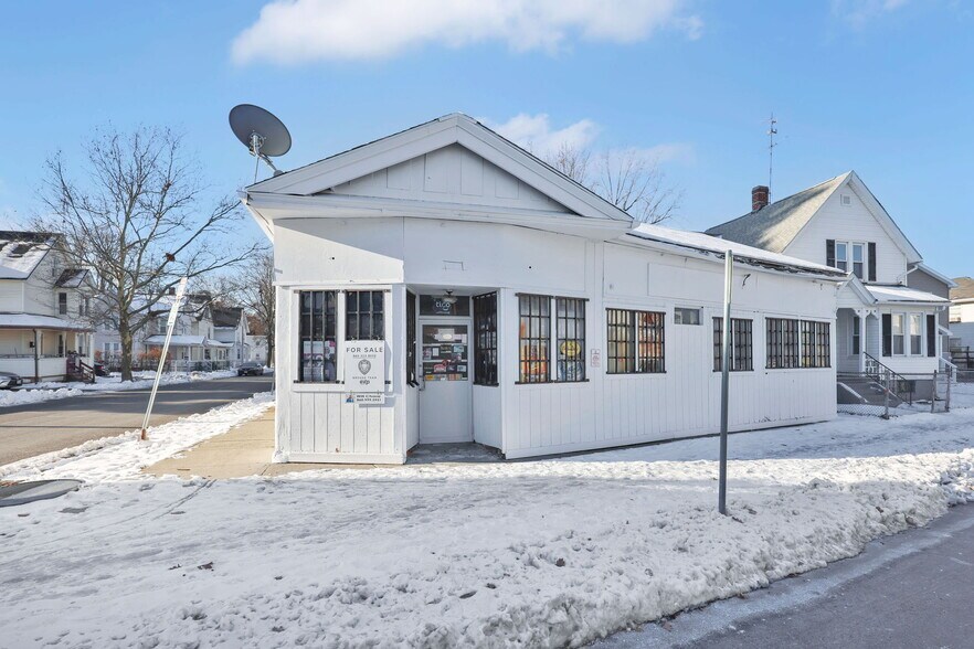 More Photos Of 142 Dickinson St, Springfield Flex For Sale
