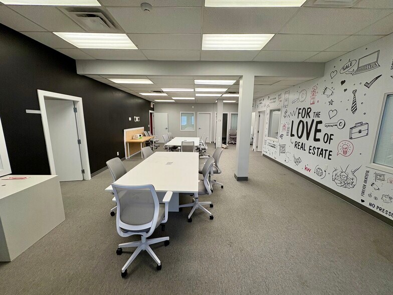More Photos Of 204-218 Blue Mountain St, Coquitlam Office For Lease