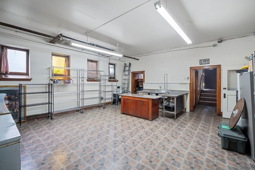 More Photos Of 1527 N Astor St, Milwaukee Religious Facility For Sale