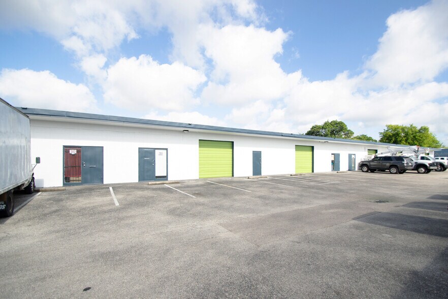 More Photos Of 6020 Jessamine St, Houston Unknown For Lease