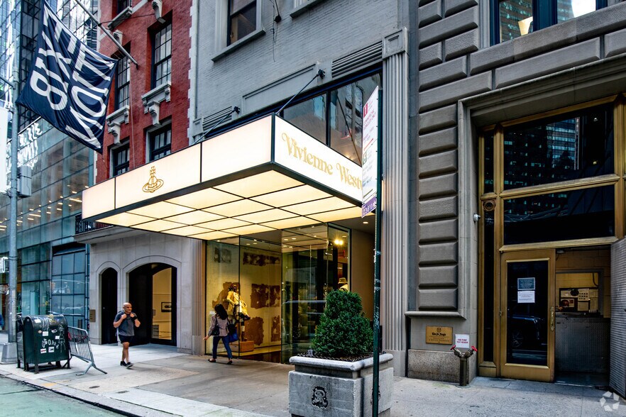 More Photos Of 14 E 55th St, New York General Retail For Sale