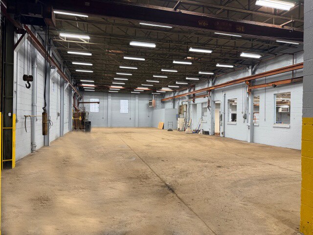 More Photos Of 595 Meadow Ave, Washington Warehouse For Lease