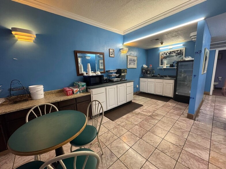 More Photos Of 990 Maple St, Russell Springs Hotel For Sale