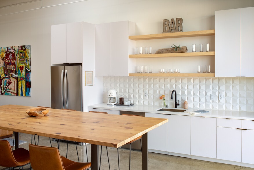 More Photos Of 5245 Avenida Encinas, Carlsbad Research And Development For Lease