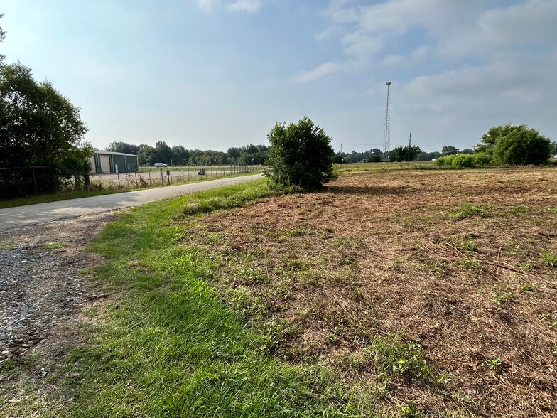 More Photos Of South US Hwy 79/84, Palestine Land For Sale