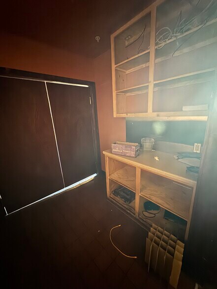 More Photos Of 112 E Cherokee Ave, Enid Manufacturing For Lease