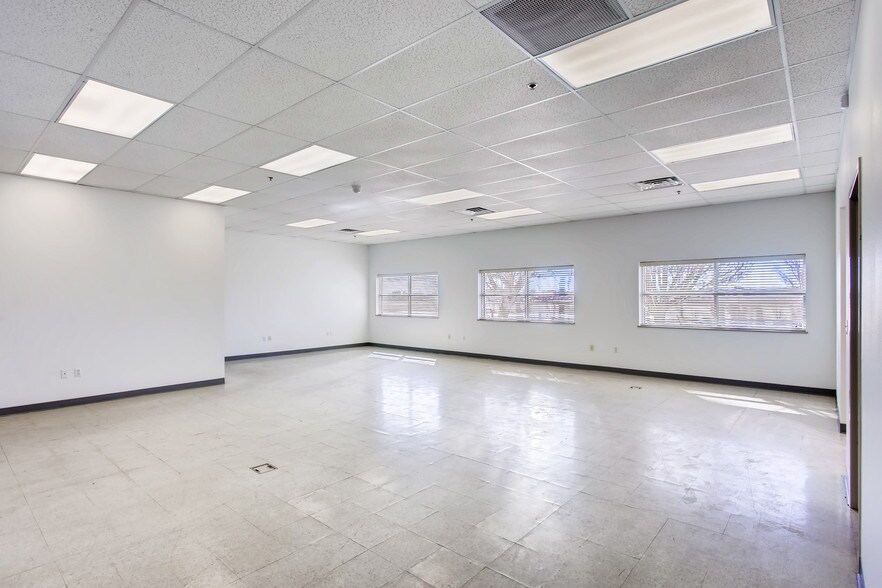 More Photos Of 840 Diamond Valley Pky, Windsor Industrial For Sale