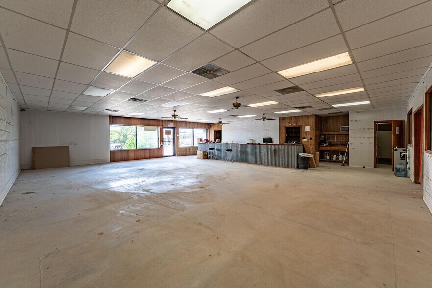 More Photos Of 1208 E Washington St, Stephenville Industrial For Sale