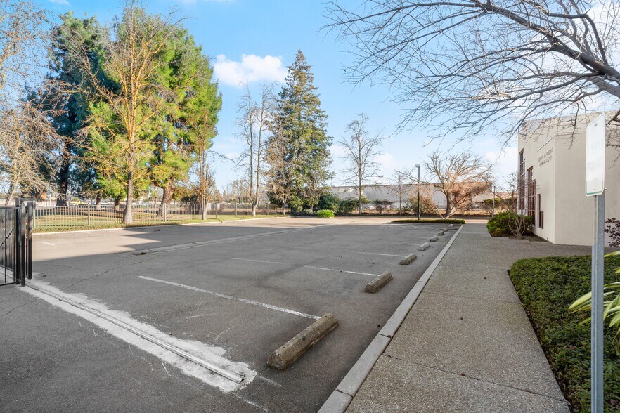 More Photos Of 5309 Carrington Cir, Stockton Healthcare For Sale