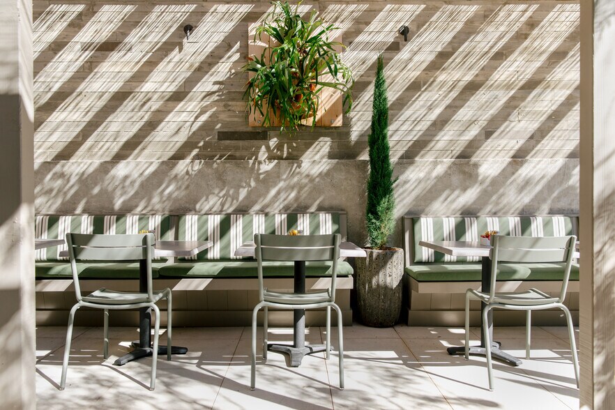 More Photos Of 8607 Melrose Ave, West Hollywood Restaurant For Lease