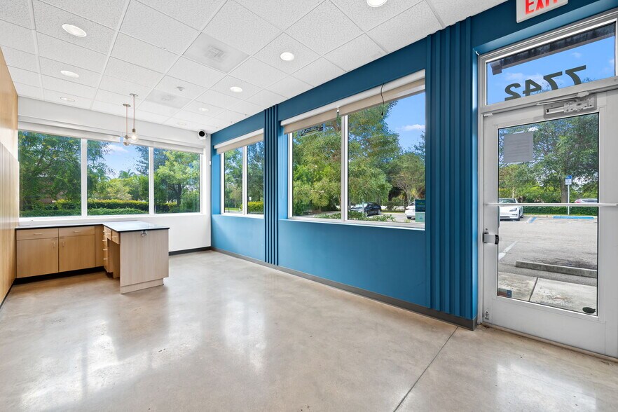 More Photos Of 7742 W McNab Rd, North Lauderdale Storefront For Lease