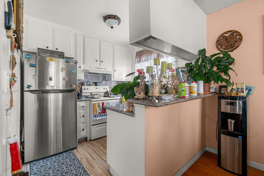 More Photos Of 1825 N Gramercy Pl, Los Angeles Apartments For Sale