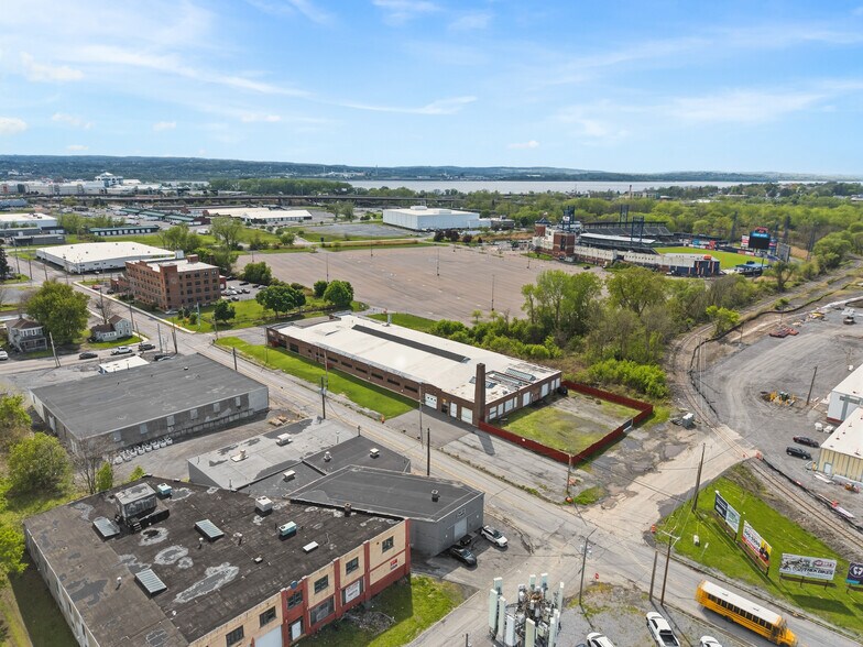 More Photos Of 701 Hiawatha Blvd E, Syracuse Warehouse For Lease