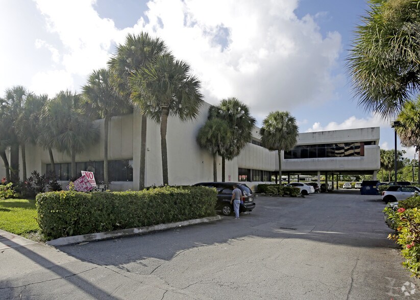 More Photos Of 1400 NE Miami Gardens Dr, Miami Medical For Lease